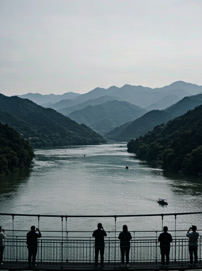 都江堰索桥俯瞰岷江,成都周边一日游