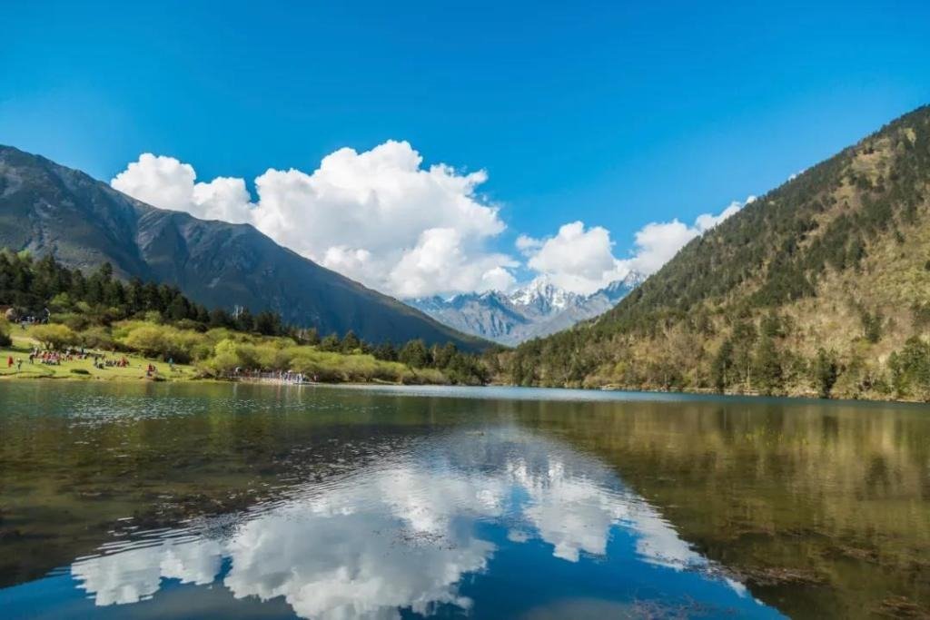 Mugecuo autumn lake